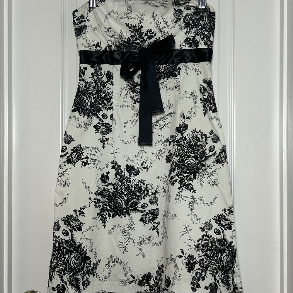 My Michelle Vintage Y2K 2000s 100% Cotton Black White Floral Strapless Dress